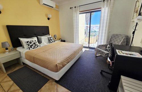 Funchal House | Elegant Dream Lagos B&B with Kitchen & 9.4/10 Rating