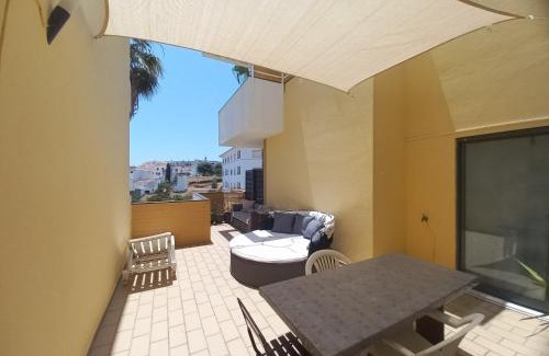 Funchal House | Elegant Dream Lagos B&B with Kitchen & 9.4/10 Rating