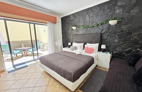 Funchal House | Elegant Dream Lagos B&B with Kitchen & 9.4/10 Rating