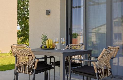 Olymbiaki Akti Villa | Beachfront Dream Olympus Mare Villas with Pool & Ocean View