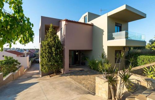 Makrys Tichos House | Dream's House: Pet-Friendly Retreat with Hot Tub Bliss