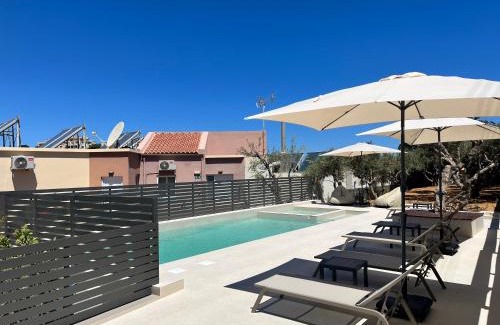 Makrys Tichos House | Dream's House: Pet-Friendly Retreat with Hot Tub Bliss