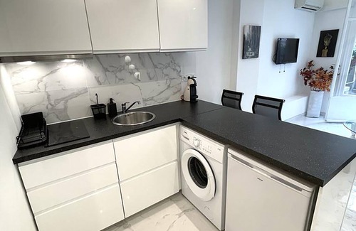Gambetta Apartment | Ideal Studio Steps from Negresco Hotel with Ocean Views