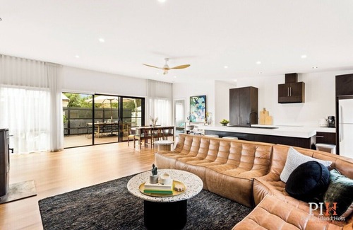 Cape Woolamai House | Relaxing Dream Vacation Home with Private Pool & Kitchen