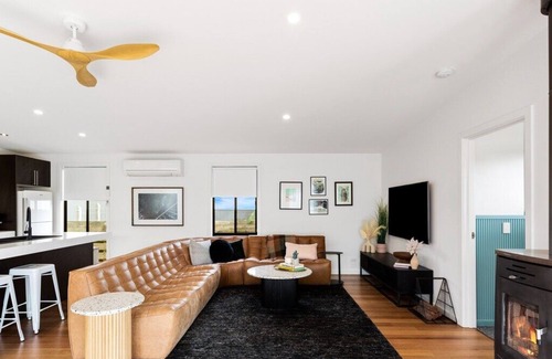 Cape Woolamai House | Relaxing Dream Vacation Home with Private Pool & Kitchen