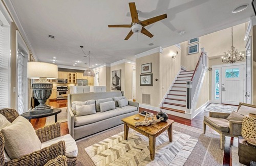 Laurel Grove House | Enjoy July Getaways with Golf Cart & 5 Pools Access!