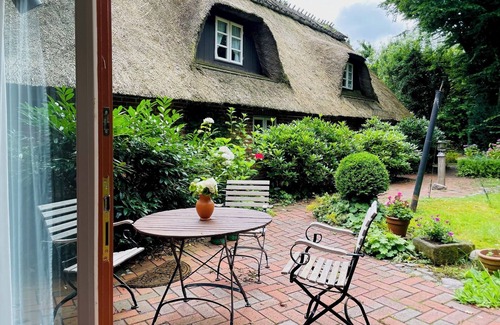 Brarupholz House | Dream vacation in a stylish thatched-roof house in a rural setting