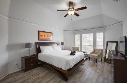 Plano House | Dream Vacay in Central Plano - Pool & Grill