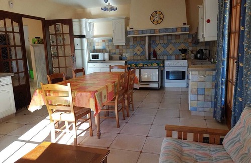 Malaucene Villa | Serene Villa by Ventoux with Pool & Wi-Fi, Rated 9.6/10