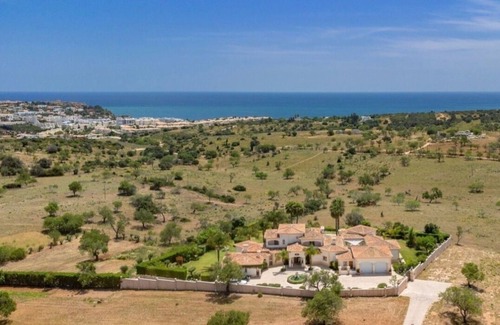 Atalaia Villa | Pet-Friendly Dream Villa Perfect for Family Getaways
