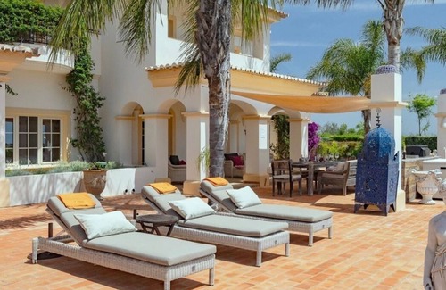 Atalaia Villa | Pet-Friendly Dream Villa Perfect for Family Getaways