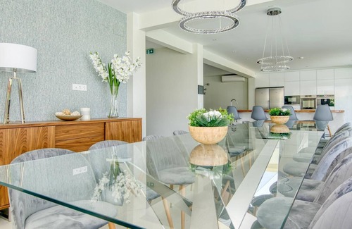 Quarteira Villa | Elegant Dream Villa with Ocean View and Top-Rated Services