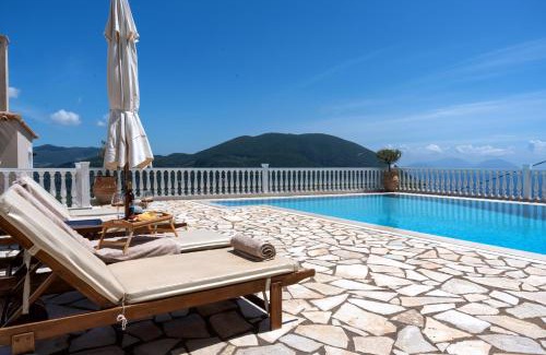 Evgiros Villa | Idyllic Dream Villa with Ocean Views and Pool Access