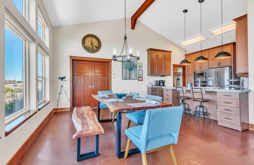 Manchester House | Oceanfront Retreat: Hot Tub, Pet-Friendly & Beach Views!