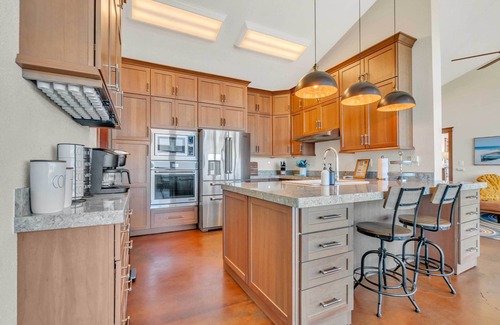 Manchester House | Oceanfront Retreat: Hot Tub, Pet-Friendly & Beach Views!