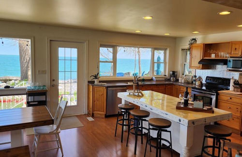 Kingsville House | Experience Dreamcatcher Lake House: Top-Rated with Kitchen