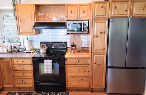 Kingsville House | Experience Dreamcatcher Lake House: Top-Rated with Kitchen
