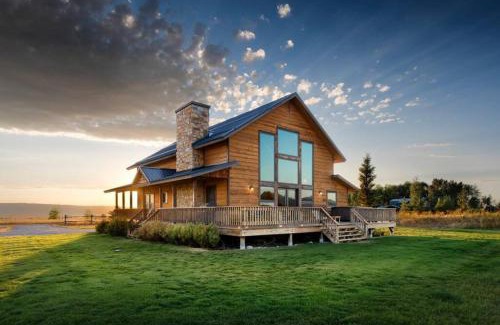 Driggs House | Relaxing DreamCatcher Ranch with Hot Tub & Teton Views