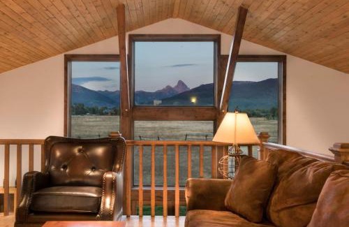 Driggs House | Relaxing DreamCatcher Ranch with Hot Tub & Teton Views