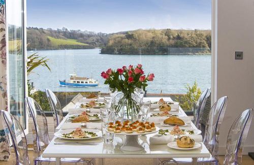 St. Mawes House | Discover Dreamcatchers: Family-Friendly 4-Star Retreat
