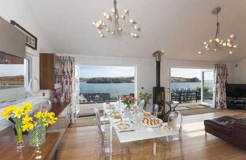 St. Mawes House | Discover Dreamcatchers: Family-Friendly 4-Star Retreat