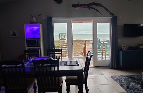 Kure Beach House | Oceanfront Bliss at Dreamers Den in Kure Beach