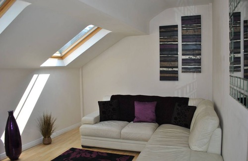 Castlefield Apartment | Discover Dreamhouse Manchester Deansgate: Family & Accessible Stay