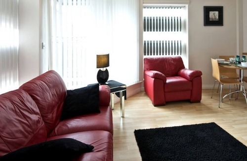 Castlefield Apartment | Discover Dreamhouse Manchester Deansgate: Family & Accessible Stay