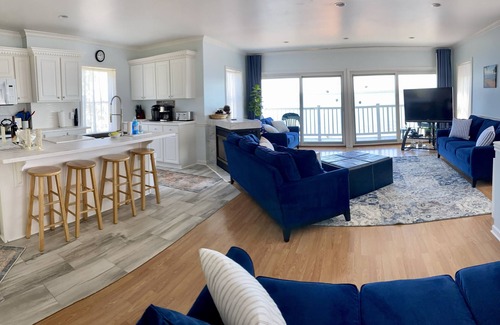 Dresden House | Serene Getaway at Dreaming a View on Seneca Lake