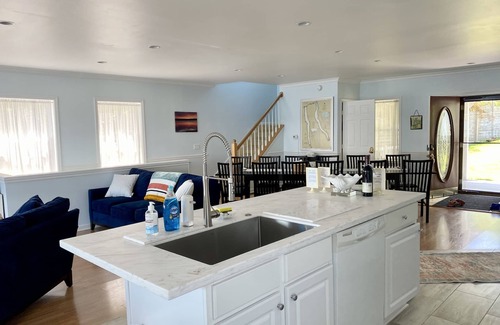 Dresden House | Serene Getaway at Dreaming a View on Seneca Lake