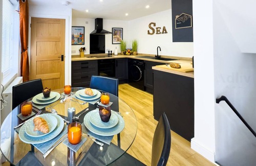 Margate Apartment | Dreamland Cottage Margate by Adliv