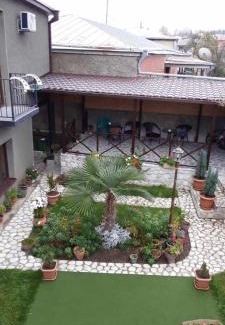 Telavi House | Exceptional Dreamland Guest House with Pool and Kitchen