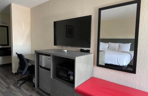 Marion Other | Cozy Dreamland Inn: Pet & Child Friendly Getaway