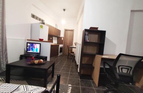 Karditsa Apartment | Exceptional Dreams 3: Highly Rated & Child-Friendly Stay