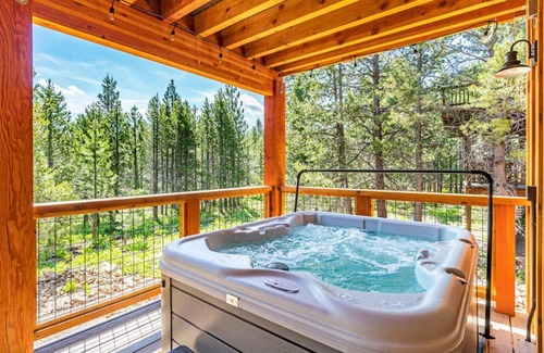 Truckee House | Relaxing Retreat at Dreams and Streams by Tahoe Mountain