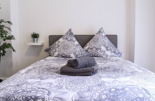 Friedrichstadt House | Eco-Friendly Dreams Düsseldorf: Family Welcoming Getaway