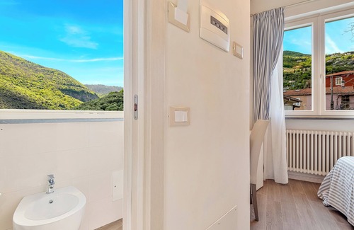 La Spezia House | Inviting Dreams Guest House with Pool and Family Amenities