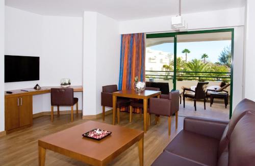Playa Blanca Hotel | Indulge at Dreams Lanzarote Playa Dorada Resort & Spa