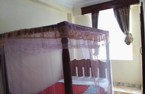 Busia House | Family-Friendly Dreams Lodge with Hot Tub Amenities