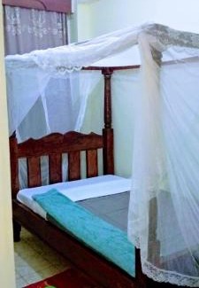 Busia House | Family-Friendly Dreams Lodge with Hot Tub Amenities