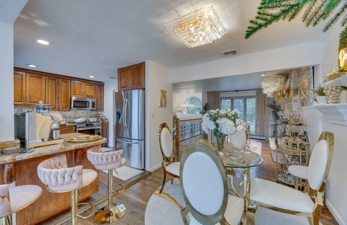 Lake Grove House | Unforgettable Dreams of Paradise with Private Pool & Spa