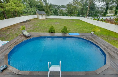 Lake Grove House | Discover Dreams of Paradise: Poolside Retreat Awaits