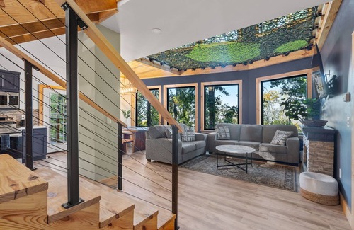 Wildwood House | Escape to Magnolia Treehouse: Guest Rated 9.8, Spa & More
