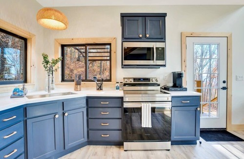 Wildwood House | Escape to Magnolia Treehouse: Guest Rated 9.8, Spa & More