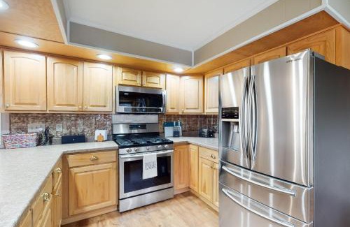 Tomahawk House | Discover Dreams on the Lake: Pet-Friendly with Ocean Views