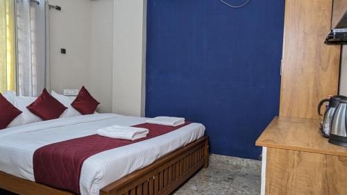 Alwaye Hotel | Guest Favorite: Dreams Paradise Airport Residency Awaits