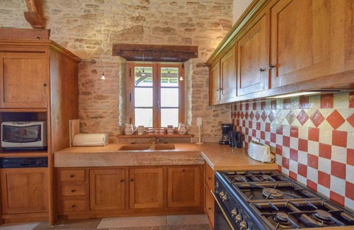Saint-Medard-d'Excideuil Villa | Elegant Villa with Private Heated Pool & Breakfast Included