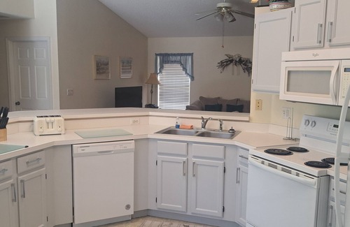 Lindfields Villa | Family-Friendly Dreamstay: 4 BR Home with Pool Near Disney