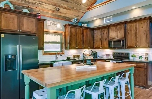 Glenwood Cabin | Experience Dreamweaver on the Caddo - Rated 10/10!