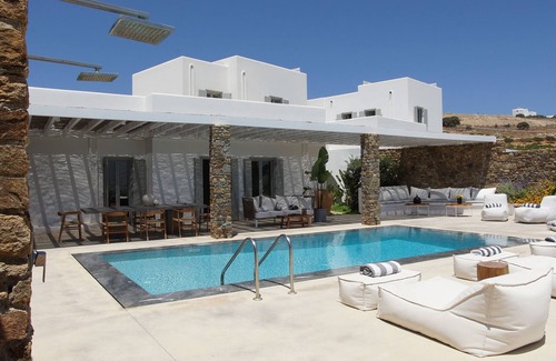 Antiparos Villa | Elegant 5 BDR Antiparos Villa with Private Pool & Breakfast